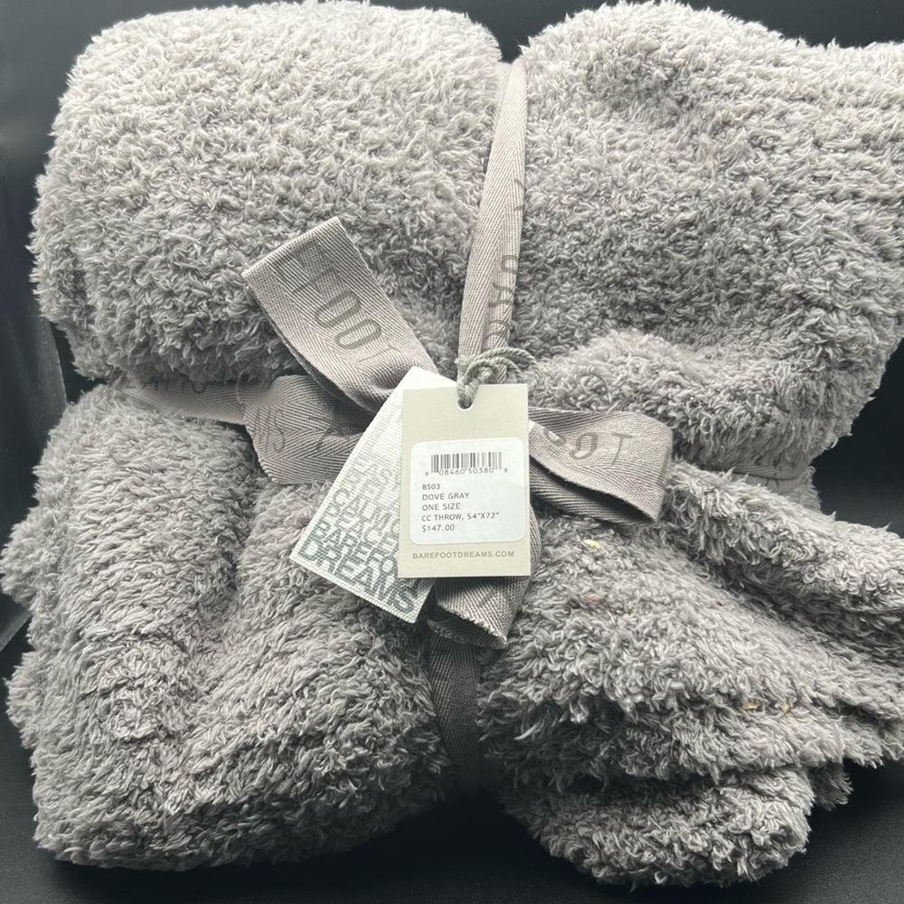 Barefoot dreams throw blanket NWT